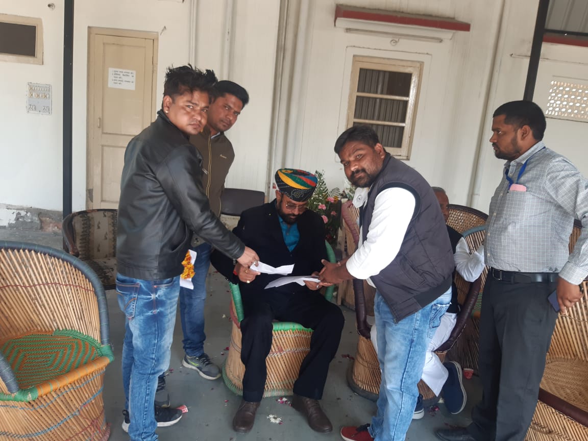 YuvrajSraj01's tweet photo. #प्रियंका_गांधी_सुनो_पुकार_लखनऊ_बैठे_राजस्थान_के_बेरोजगार
8 साल से खून के आंसू रो रही ���ैं
नर्सिंग भर्ती
राजस्थान सरकार घोषणा पत्र देखिए
#ANM_GNM2013_को_नियुक्ति_दो
@ashokgehlot51
@priyankagandhi 
@Hemaram_INC
@PLMeena_lalsot
@drsubhashg
@INCRajasthan
@TheUpenYadav
@HansrajMeena a https://t.co/0A2nrHb7PG