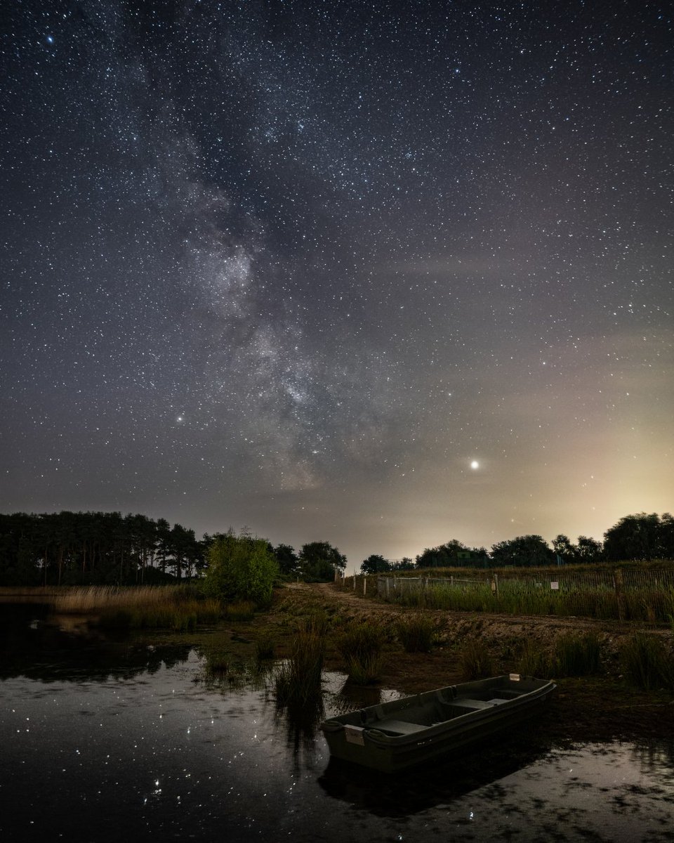 We are in awe of this stunning astrophotography shot by Ollie Taylor taken at Silverlake. There is something truly magical about a clear nights' sky. 

#habitatfirstgroup #silverlake #silverlakedorset #pureadventure #livethewildlife #habitatescapes