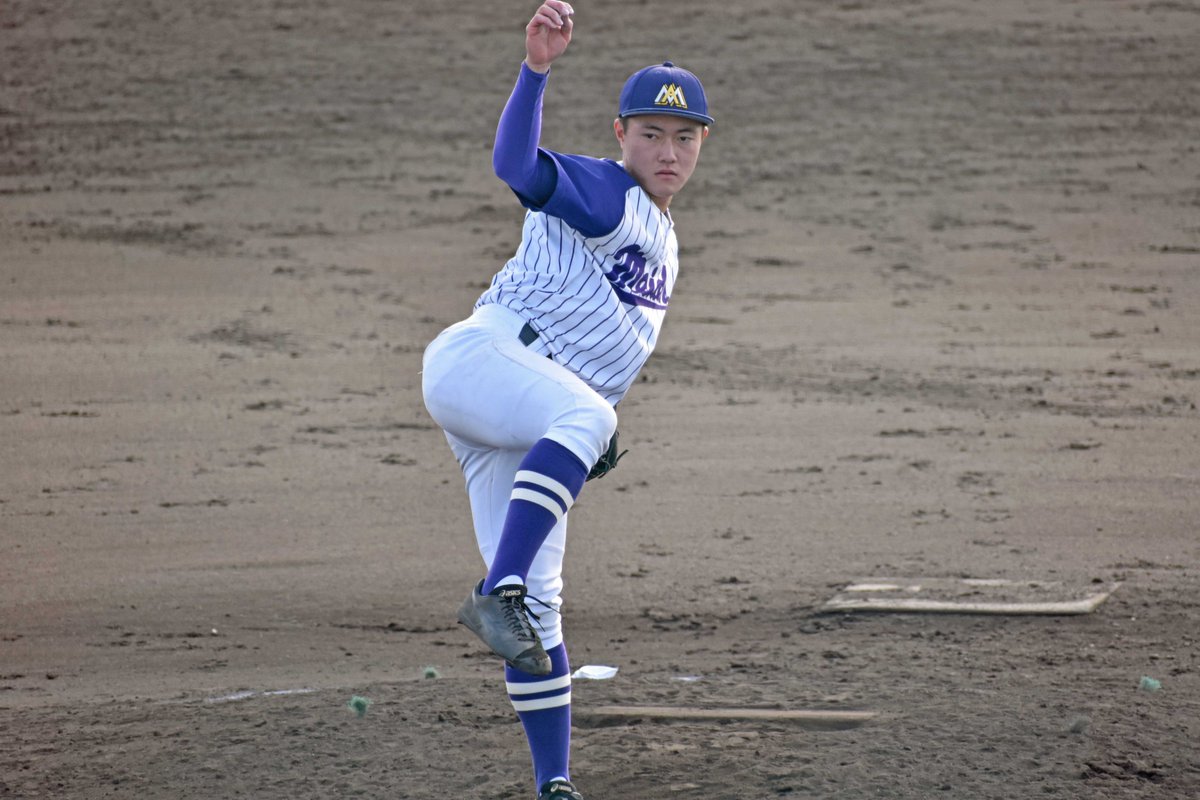 愛工大名電 岩瀬 法樹 投手（2年）

中学時代には見たことがあったのですが、高校で初めて見ました。
元中日のレジェンド、岩瀬投手の息子さん。

割と小柄で右投げ。立ち姿は似てないのですが、写真で見ると思った以上に顔がそっくりなのに驚きました＾＾；