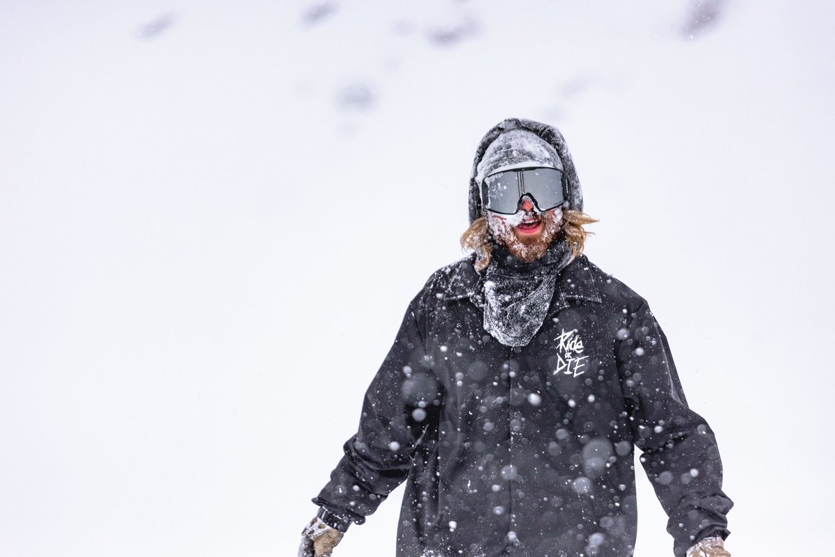The first of the season's World Cup Downhill races was cancelled yesterday due to heavy snowfall. The race @lakelouise was due to be the first in North America for 2 years. Two more races planned over weekend but 25cm (10") more snowfall forecast.