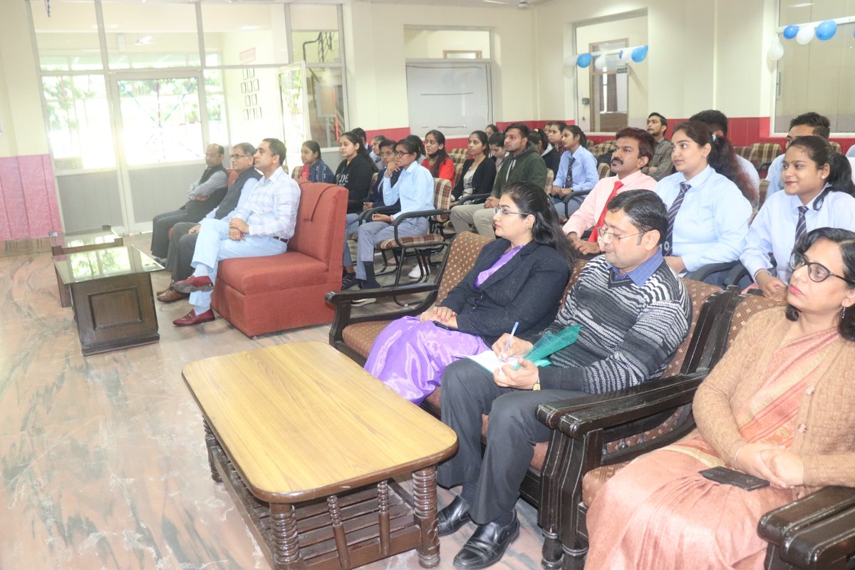 dewangrp's tweet photo. DIMS MBA organised an event for management students to bridge the gap between theory and practise.  The event was graced by Mr. Vievek Dewan, Hon'ble Chairman-DVSGI, and Col. (Dr.) Naresh Goyal, ED-DVSGI.
#DVSGI #DIMS #Managementevent #analysisofmarket  #mbastudents https://t.co/TQxBYxsiWT