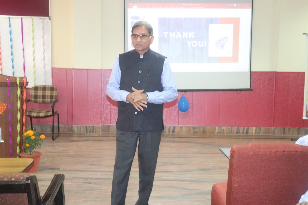 dewangrp's tweet photo. DIMS MBA organised an event for management students to bridge the gap between theory and practise.  The event was graced by Mr. Vievek Dewan, Hon'ble Chairman-DVSGI, and Col. (Dr.) Naresh Goyal, ED-DVSGI.
#DVSGI #DIMS #Managementevent #analysisofmarket  #mbastudents https://t.co/TQxBYxsiWT