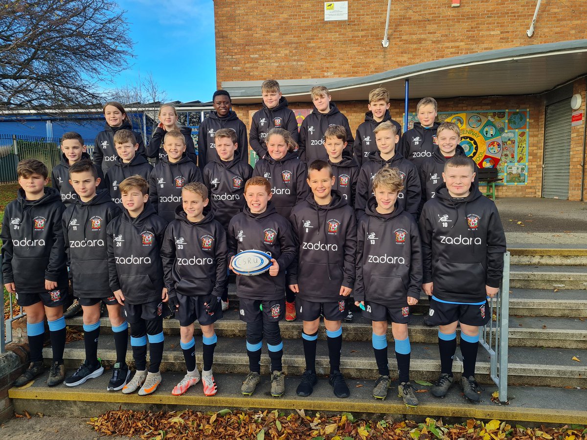 csru_u11's tweet photo. Our new hoodies from @GB_Sportswear look great and are perfect for cold training sessions like today!

It's great to have a company like @Zadara on the front of our hoodies! https://t.co/v2gThlgupd
