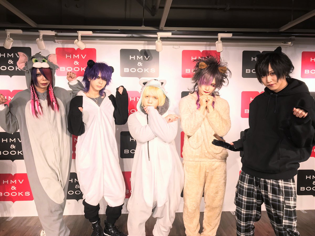 HmvBooksShibuya's tweet photo. 【#グラビティ】

本日は10thSINGLE「Karma」予約者対象インストアイベントにお越し頂きありがとうございました！！

メンバー全員のサイン入りTシャツ(Mサイズ)を抽選で1名様にフォロー＆RTでプレゼント！！

締切は12/3、店舗受取り限定、当選はDMにて♪ https://t.co/jOS4Rhzw2C