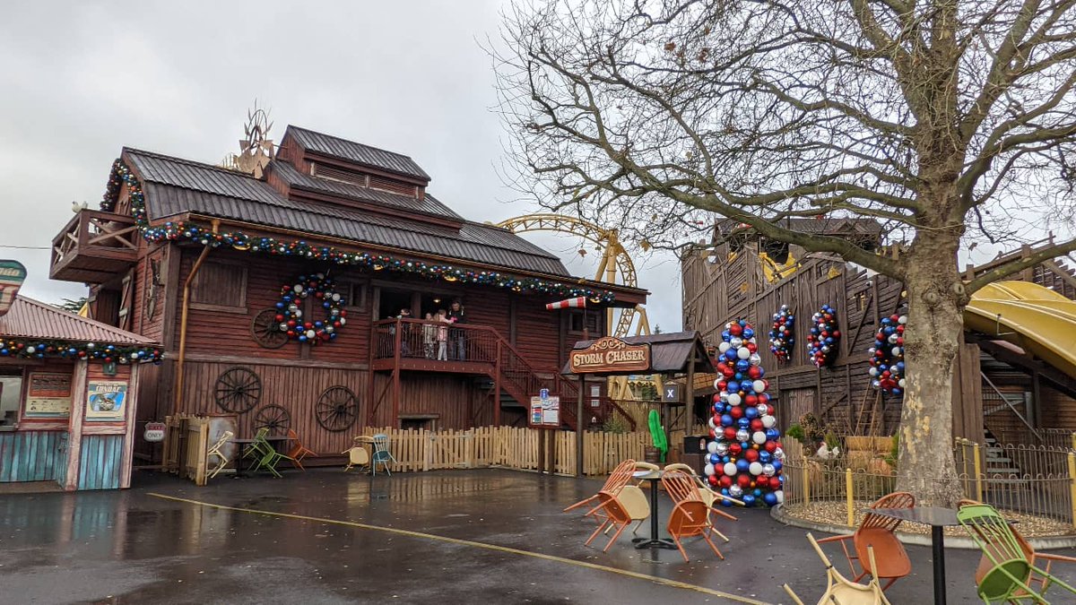 planit_park's tweet photo. A little bit of snow today @PaultonsPark and it's looking very Christmassy ❄️☃️

#planitpark #planitparkkids #ridescreamrepeat #paultonspark #peppapigworld #peppapig https://t.co/3PnIkRMFPv