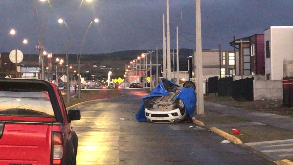 LaPrensAustral's tweet photo. Conductor muere al volcar en avenida Manantiales - https://t.co/ACnH8WoUwe https://t.co/Tk8GpgHH2w