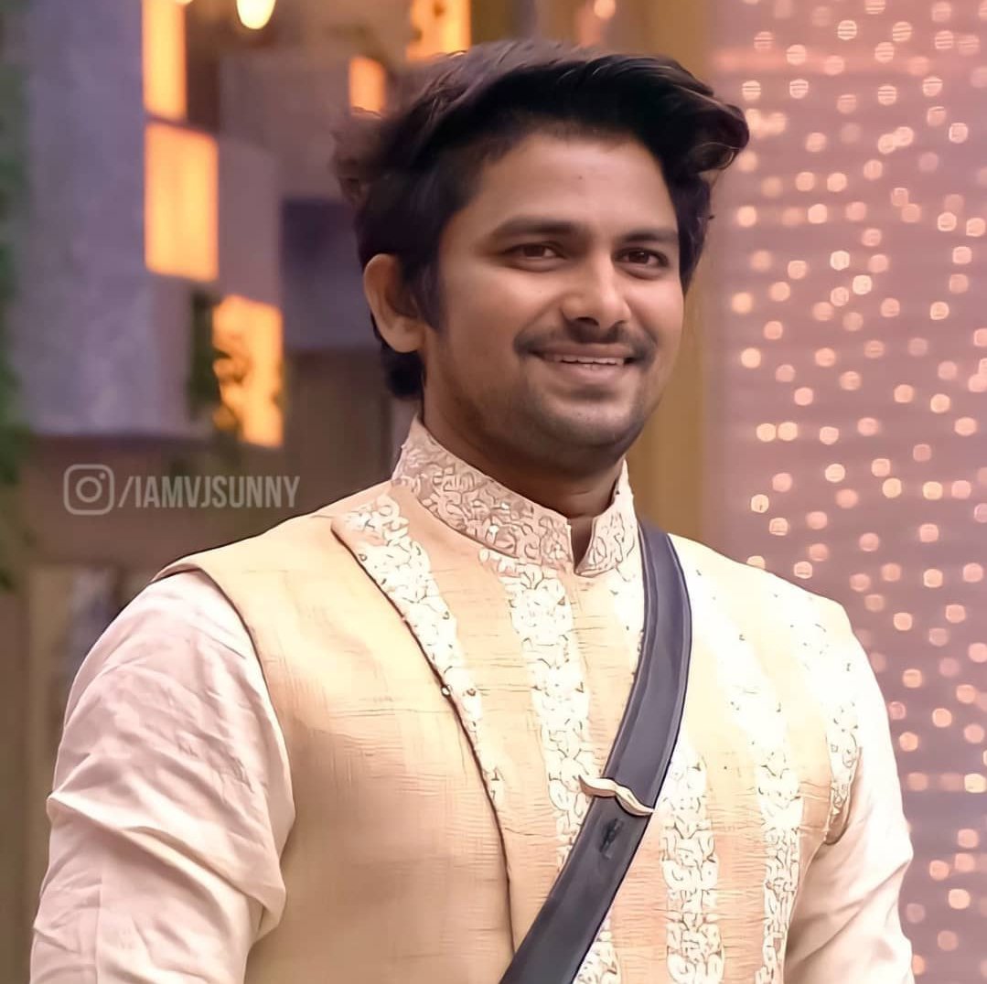 jack_tweetz's tweet photo. #SoulOFBB5VJSunny

VJSunyy is a True warrior 
Almost faced the nominations each amd every week. Faced lots of mental stress in the house. Left lonely and targatted by both the contestants and even the host. 

Still playing strong with a smile https://t.co/tXh46KxSyV