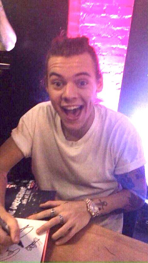 goldenashx's tweet photo. 💌| Harry styles on this day. https://t.co/REVRUJmUeN