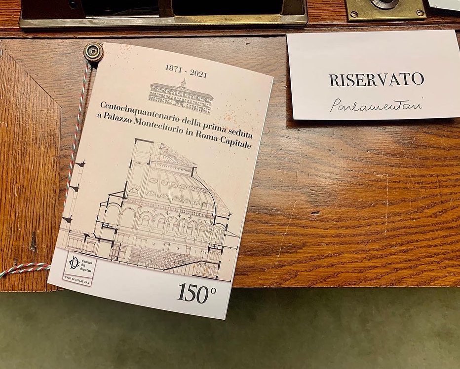tripodimaria's tweet photo. Alla Camera, emozionante cerimonia per le doppie celebrazioni: #150Anni dalla I seduta a #PalazzoMontecitorio e #700Anni dalla morte di #DanteAlighieri.
#Istituzioni e #Cultura rappresentano le radici della comunanza valoriale, architrave della nostra Storia e del nostro futuro. https://t.co/DXVs8hrEpv
