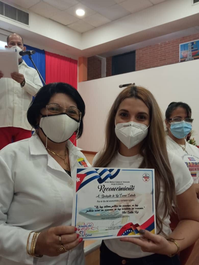cubacooperaven's tweet photo. En la República Bolivariana de Venezuela, los colaboradores celebran el día del Economista y Contador Cubano. El acto fue presidido por la Lic. Yadaris Chacón Guevara, Directora Económica Nacional. 

#CubaPorLaVida #CubaCoopera #CubaVive #HéroesDeLaSalud 

@MINSAPCuba @PardoRegla https://t.co/XLbq3Jzggi