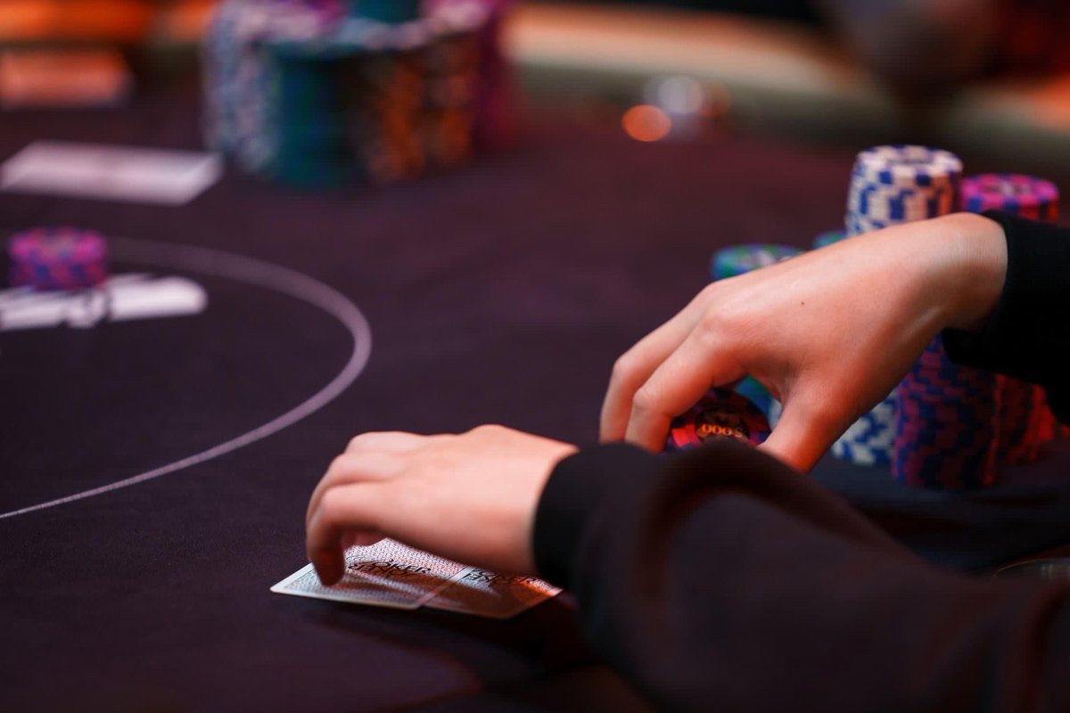 Helaas komt door de nieuwe overheidsmaatregelen het live pokeraanbod vanaf 28 november tijdelijk te vervallen.