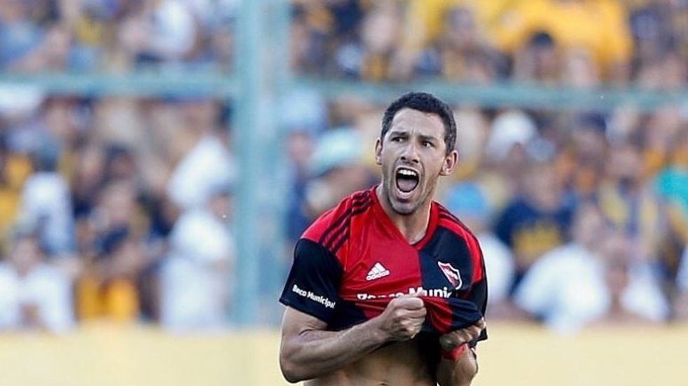 Autoconvoca2NOB's tweet photo. De tapa, aquel gol inolvidable para silenciar a los de enfrente. Capitán, figura, goleador. Se retira un pedazo de la historia viva del club, cómo no vamos a estar hechos pelota. https://t.co/0ME5IREvNe