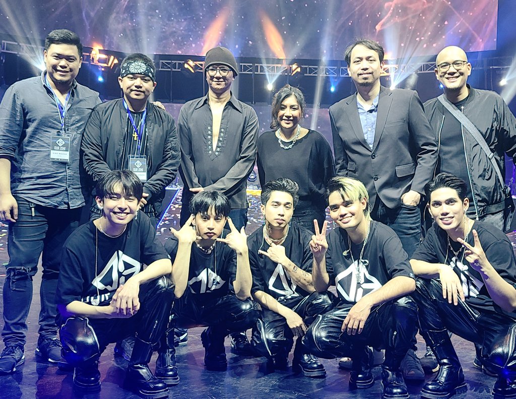adonis_tabanda's tweet photo. @SB19Official with my amazing band. I hope na nagustuhan ninyo ang concert. https://t.co/BuUoEck31A