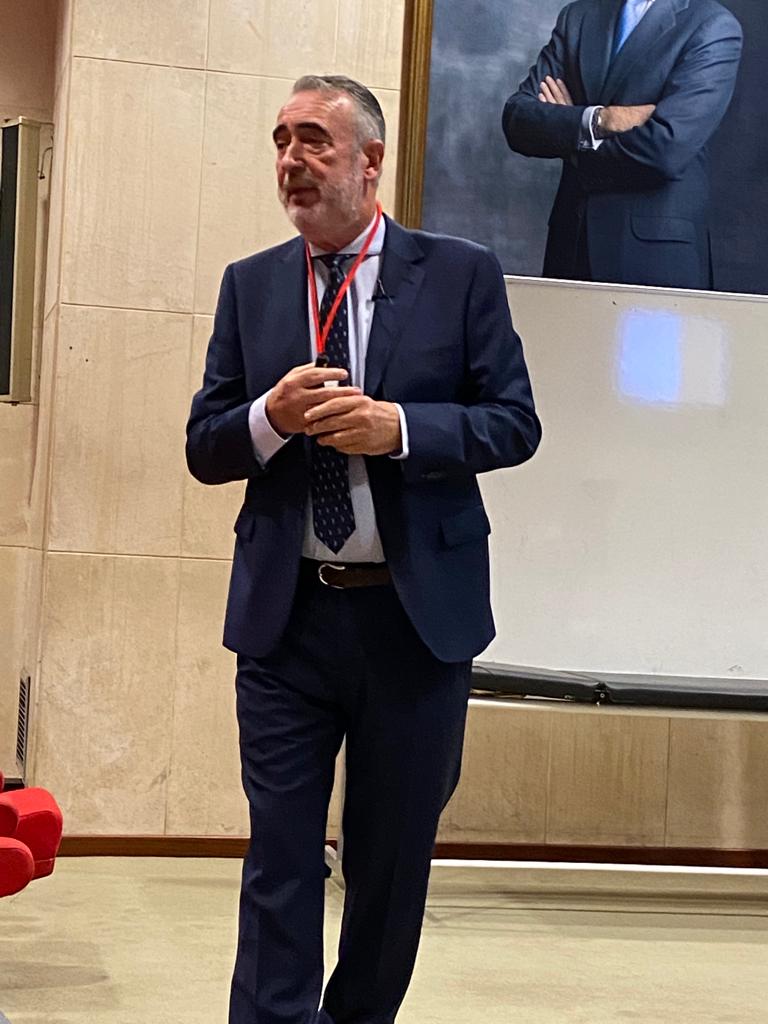 Participando en el XXVII Curso Internacional de Acupuntura, presentando el Plan Andaluz de Atención a las Personas con Dolor. <a href="/CobosRomana/">Rafael Cobos Romana</a> <a href="/AndaluciaDOLOR/">Asociación Andaluza del Dolor</a> <a href="/SEMDOR2/">SEMDOR Soc. Esp. Multidisciplinar del DOLOR</a>