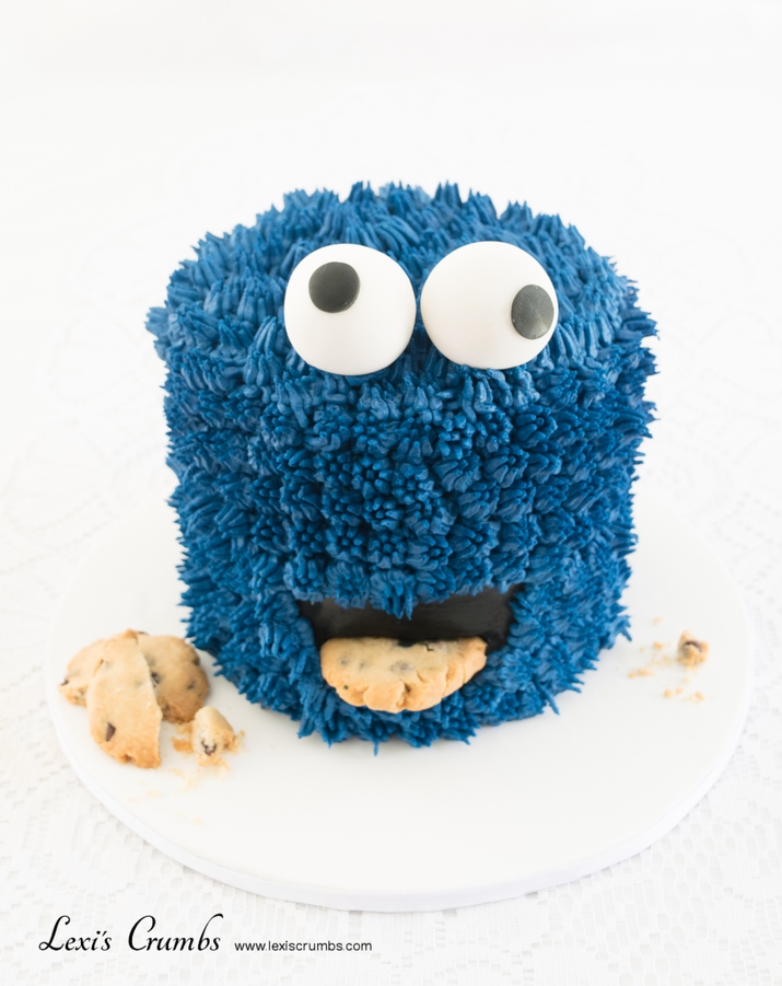 Lexiscrumbs's tweet photo. Cookie Monster Cake - nom nom nom https://t.co/ypvjqCAsQ2