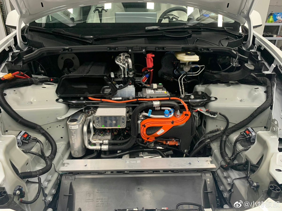 JayinShanghai's tweet photo. Tesla China is using the new 12v Lithium-ion battery in the China-Made Model Y Performance. The 12v battery is designed for the LIFE OF THE CAR! 

Credit to @xiaoteshushu and his GigaWorkshop team for taking apart the car!

#Tesla #TeslaChina #ModelY $TSLA https://t.co/do6o60ZeDU