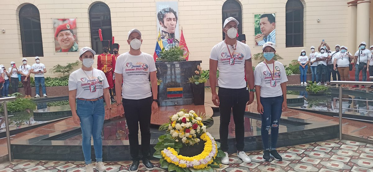 cubacooperaven's tweet photo. Jóvenes de las Misiones Sociales de #Cuba en #Venezuela rinden homenaje al Comandante Supremo Hugo Chávez Frías, al visitar el majestuoso "Cuartel de la Montaña". 

#CubaPorLaVida #CubaCoopera #CubaVive #HéroesDeLaSalud 

@MINSAPCuba @PardoRegla @NicolasMaduro @japortalmiranda https://t.co/ZuVFJj6Yqx