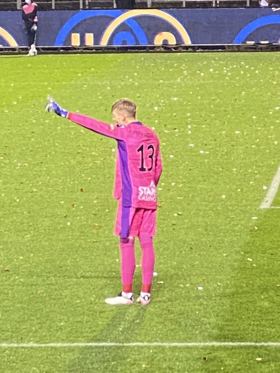 Eddyvdz's tweet photo. Als je voor OHL debuut maakt met de iconische “13 “dan weet je… er kan echt iets speciaals gebeuren,het El Toro legendarisch nummer zorgde dan ook mee voor de winst op de zo bewierookte leider met een terechte zege en prima debuut van de keeper !!#uniohl #OHL #runarsson https://t.co/cl2Kb03THp
