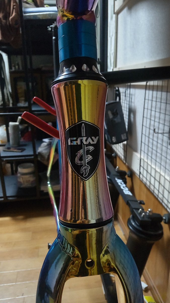 MadScientisTora's tweet photo. 箱の中身はGRAYってブランド?のトラックフレームでした!
箱がTSUNAMIだったのは工場同じなのかな?
先に届いたLiteproのクランクもよく似合ってて最高です笑
#納フレ #祝ってくれる人いいねかRT #GRAY #Litepro #ピスト乗りと繋がりたい https://t.co/qeiOKfT0m9