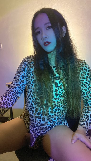 太久没化妆了😂看起来有点凶 https://t.co/vekNeQhmzC