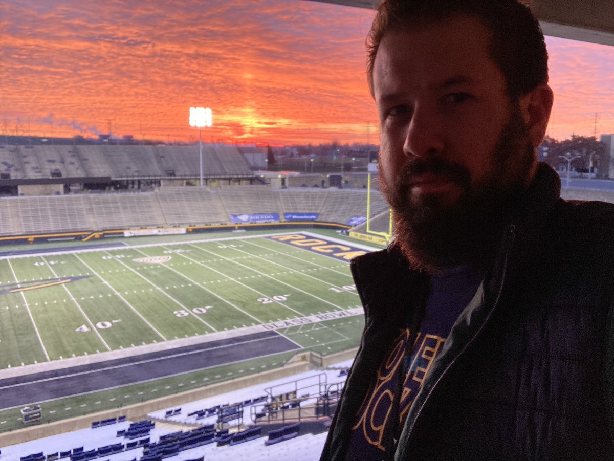 JohnEidemiller's tweet photo. Sunrise at the @UToledo Glass Bowl. It’s a perfect day to close out the @ToledoFB season!

#GoRockets! https://t.co/tkw9SefKyr