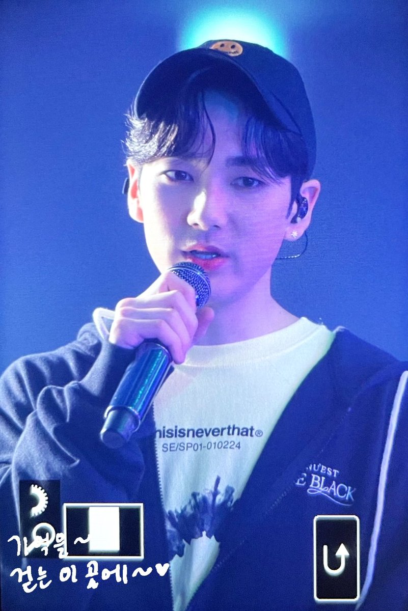 Memoria_RON's tweet photo. 211127 더블랙 콘서트 

#아론   #ARON   #뉴이스트 #NUEST https://t.co/GQyFlxRASW