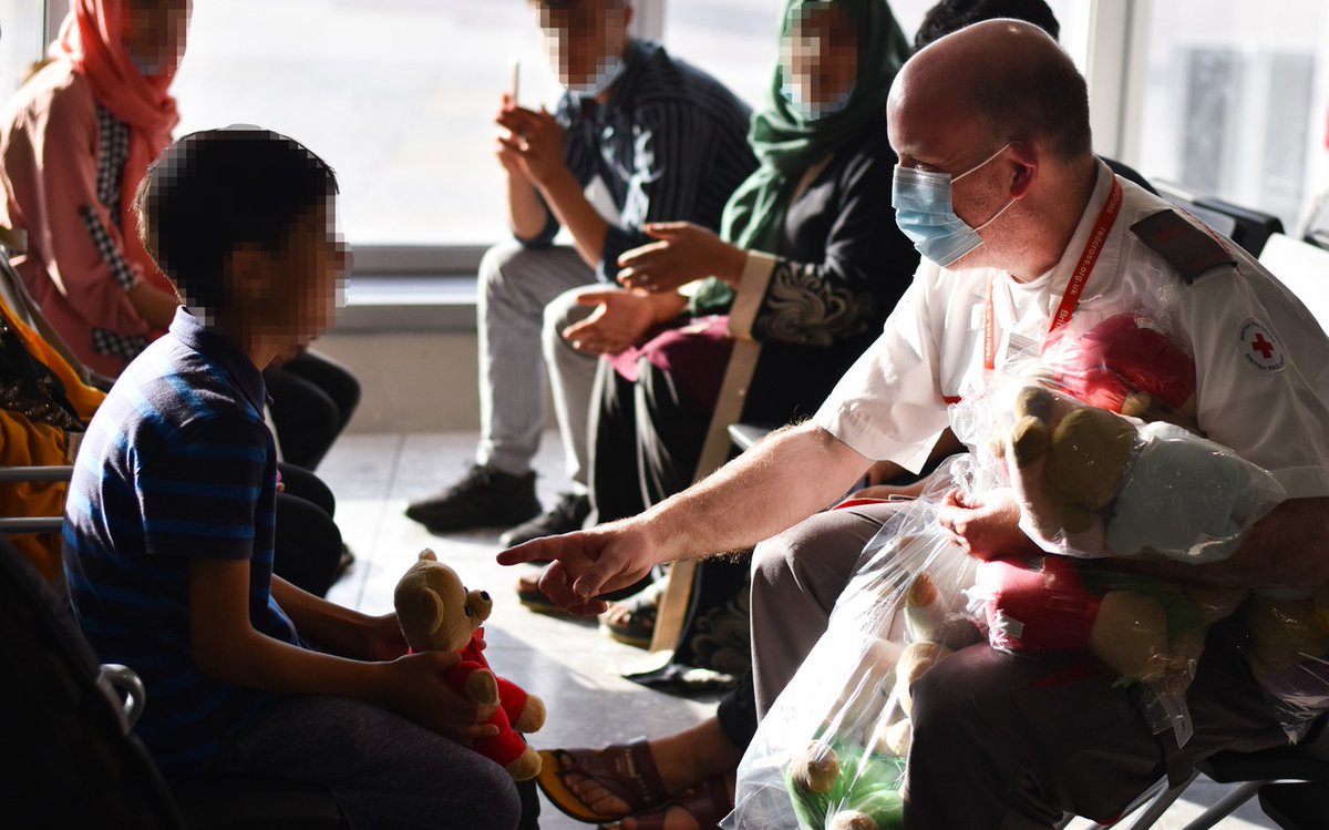 📢 Freemasons welcome Afghan #refugees with a £25,000 donation to support <a href="/BritishRedCross/">British Red Cross 🧡</a>’s relief efforts.

💜 This grant is funding essentials like food, clothing and baby milk. Learn more 👇 bit.ly/3DNQt6X