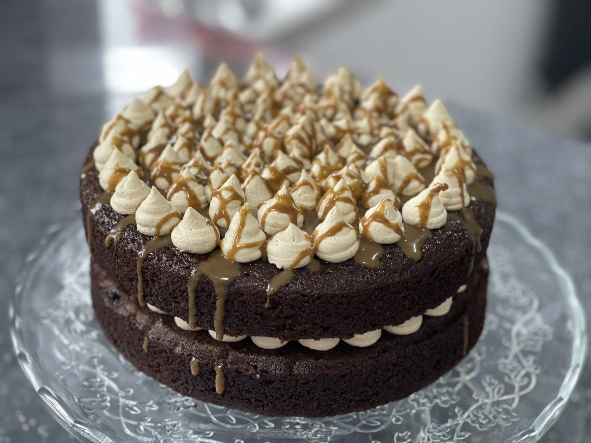 Fionas_Paradox's tweet photo. Sticky toffee cake from @janespatisserie
I swapped out flour for gluten free flour and butter for lactofree butter @FloraPlantBased @vitalite
#baking #homebaker #stickytoffeecake #christmas https://t.co/RYchCUF6H8