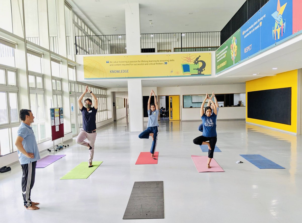 midstofinquiry's tweet image. My #professionallearningday @oismumbai ended with learning some great relaxing #Yoga poses. Thank You @DanielBJ08 
#Wellbeing 
@OISLearningHub