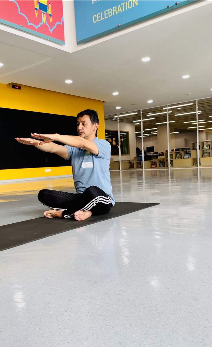 midstofinquiry's tweet image. My #professionallearningday @oismumbai ended with learning some great relaxing #Yoga poses. Thank You @DanielBJ08 
#Wellbeing 
@OISLearningHub