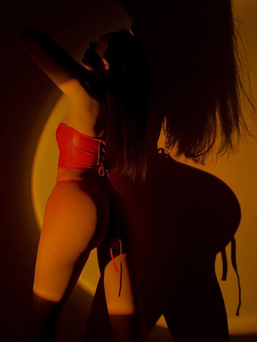 oh_mils's tweet photo. I ordered a new lamp for myself, and it seems to me that the photos with it are great😍 https://t.co/mq6AcOEmT8
