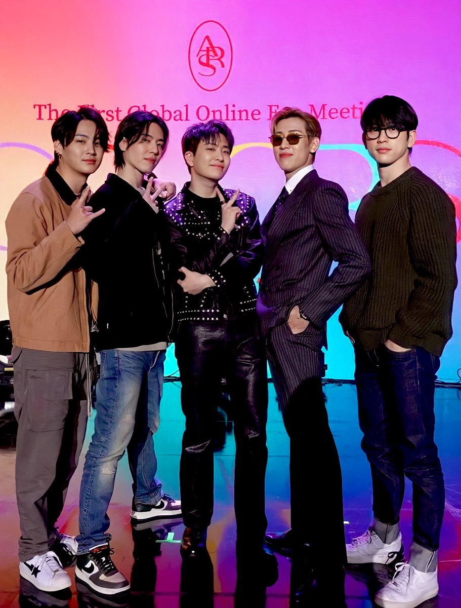 itsme_patrice's tweet photo. NO ONE COME CLOSE TO GOT7 BOND! PERIOD.

#GOT7FOREVER #GOT7 https://t.co/OVXwixU67r