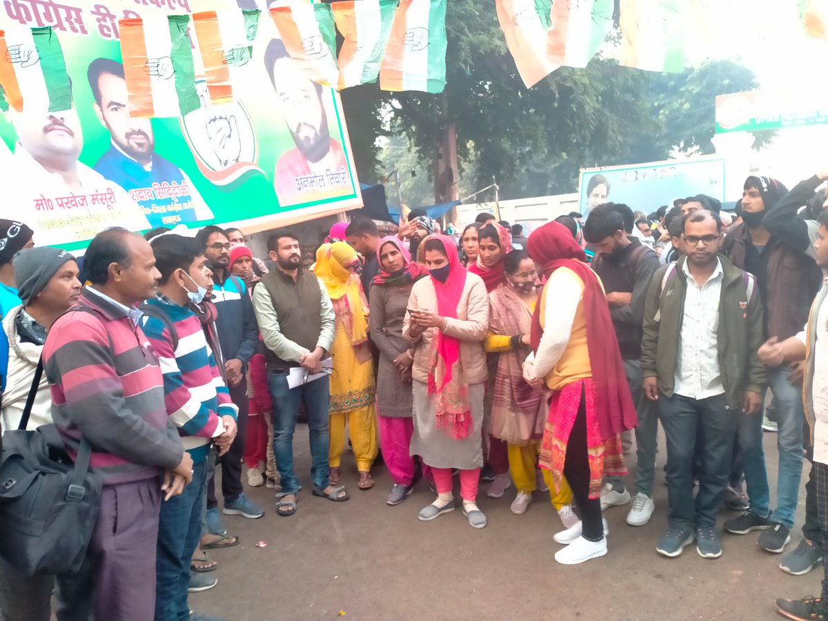 SUMANJAAT1234's tweet photo. Cm @ashokgehlot51 साहब कहाँ गयी आपकी संवेदनशीलता
न्याय के लिए भटकती बहने पहुँची ल��नऊ! 

#प्रियंका_गांधी_सुनो_पुकार_लखनऊ_बैठे_राजस्थान_के_बेरोजगार
#ANM_GNM2013_को_नियुक्ति_दो 
@sanjayyadavij
@DrBDKallaINC 
@PLMeena_lalsot 
@manojpehul 
@ajaymaken 
@RahulGandhi @JournoVijender https://t.co/Uu2O68WubH