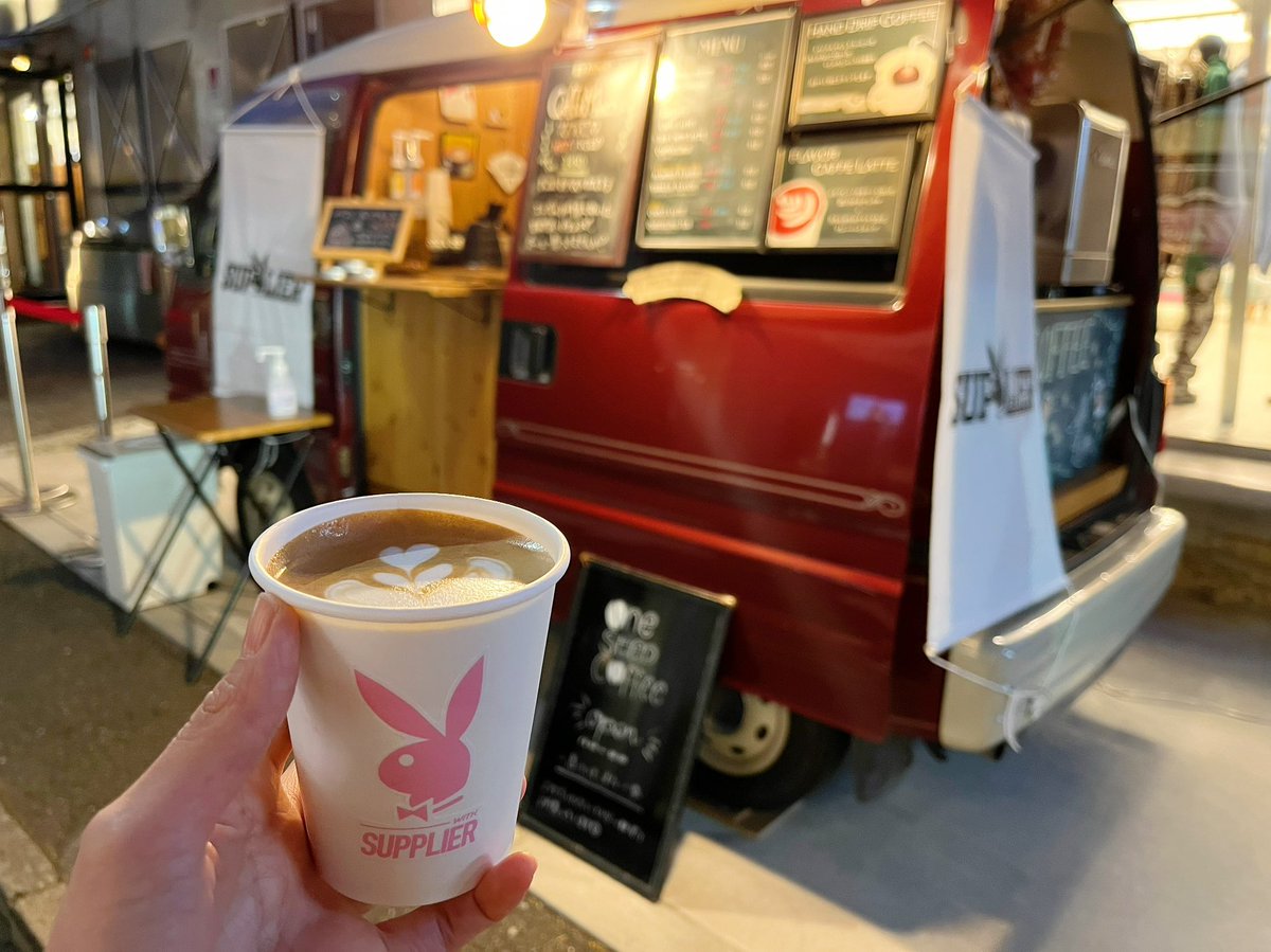 magicalUEDA7's tweet photo. 仕事して髪切ってカフェモカ飲んだ日👩💻💇♀️☕️🍫
ショートのメンテは頻度が命
カフェモカあったかくてほっとした
#ショートボブ
#カフェ巡り
#原宿
#表参道
#onestepcoffee
#キッチンカー https://t.co/ODkOvA79nS