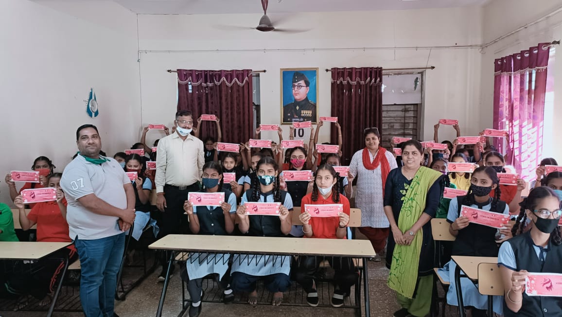 DmValsad's tweet photo. Today Bhagini Samaj Girls High School Udwada Village Block Pardi District Valsad  Stree Swabhiman Project 50 Girls 600 Packets Free Sainatry Paid Distribution By VLE Kasam Vepari.
@dintya15 
@CSCGujarat 
@StreeSwabhimaan 
@InfoValsadGoG 
@collectorvalsad 
@DDO_VALSAD 
@CscValsad https://t.co/G2PYcjVPEo