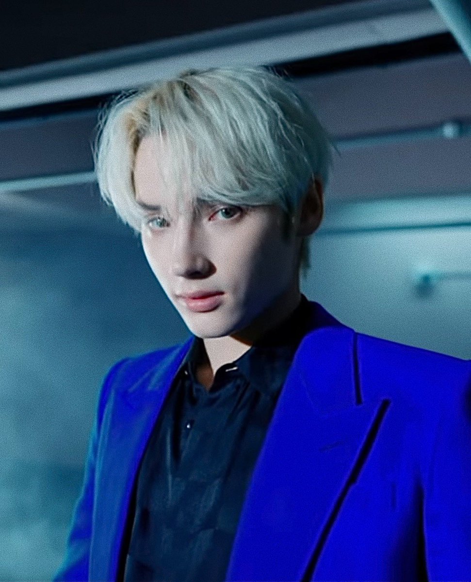 huekangluvs's tweet photo. huening kai in a blue suit with exposed forehead … someone hold me https://t.co/7uJeOM3F1K