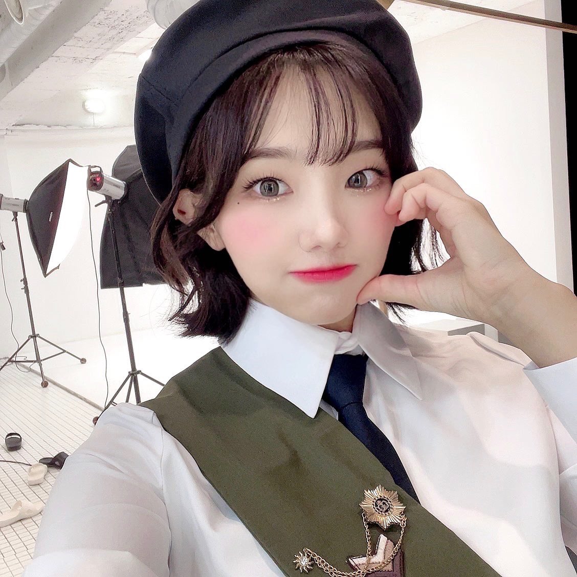 MANITOofficial's tweet photo. [ #ARY ] 오늘 마니또는 무슨 촬영 했을까요 ? 🎬

#마니또 #애니 #아리 #토리토리도토리 #도토리 #다람쥐 #MANITO #ANNIE #ARI  #TORITORIDOTORI #DOTORI 
#ACORN #KPOP #GIRLGROUP #IDOL https://t.co/8kbxDtx1FA