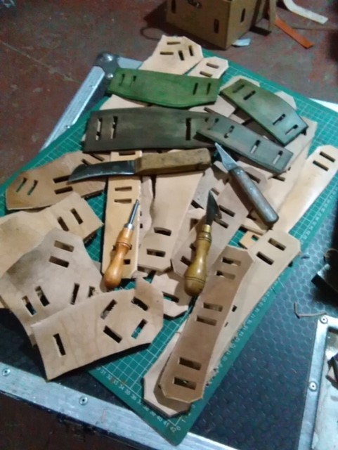 ArtBattleMCR's tweet photo. *FREE Drop In &amp; Meet The Maker* 

TODAY! Our resident grafter, Mr Grahame Jebb will be at our Pop-Up Shop -  Art &amp; Graft on Deansgate Mews

Grahame works in a variety of materials, including copper, leather &amp; rope. Let him show you some skills. He’s also an expert on Steam Punk! https://t.co/G2jefDPyi8