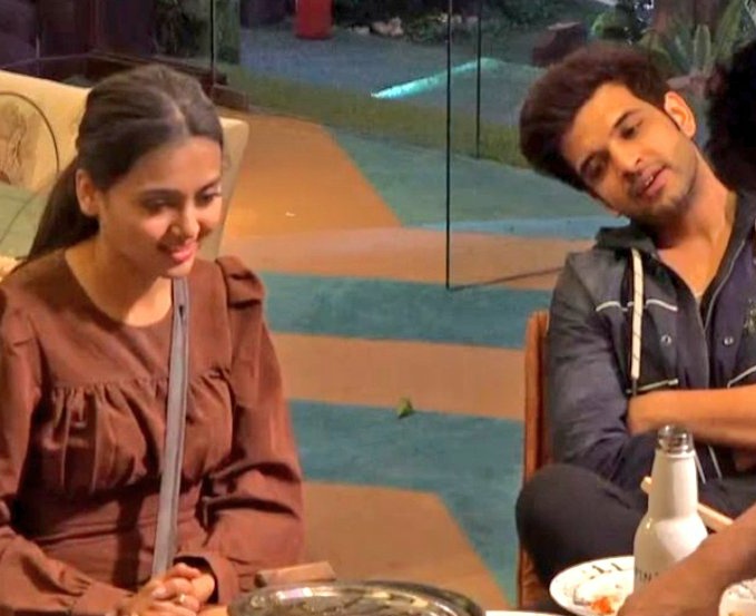 shravu54's tweet photo. Biggest voting ever ❗

If you want them to play single then #Retweet
If you want Tejran to play together then #Like ❤️

RISING PHOENIX TEJASSWI
AAWAM KI SHAAN KARAN 
#Tejran • #BiggBoss15 https://t.co/b61apOByBZ