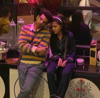shravu54's tweet photo. Biggest voting ever ❗

If you want them to play single then #Retweet
If you want Tejran to play together then #Like ❤️

RISING PHOENIX TEJASSWI
AAWAM KI SHAAN KARAN 
#Tejran • #BiggBoss15 https://t.co/b61apOByBZ