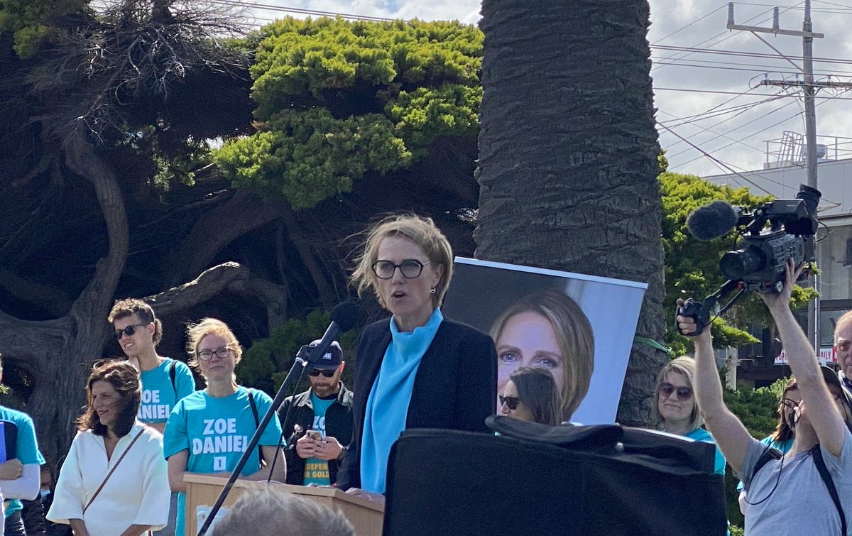 📢today <a href="/zdaniel/">Zoe Daniel (she/her)</a> became melbourne's first community #independent to launch for #ausvotes22.

"i’ve spent a lot of time ‘in the room where it happens’ watching, but now it’s time to step up."

500+ in attendance, the atmosphere of hope &amp; empowerment was palpable…

#GoldsteinVotes