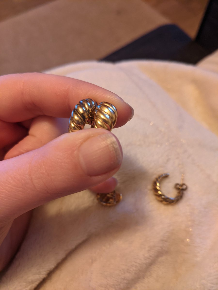 laurabloom87's tweet photo. @Mejuri Hi! I've the croissant Huggies, which I have been wearing every day and are still looking beautiful almost 8 months on. Unfortunately I took my croissant hoops out to wear and they have tarnished really bad in the box :( https://t.co/kLgyt3UEx0