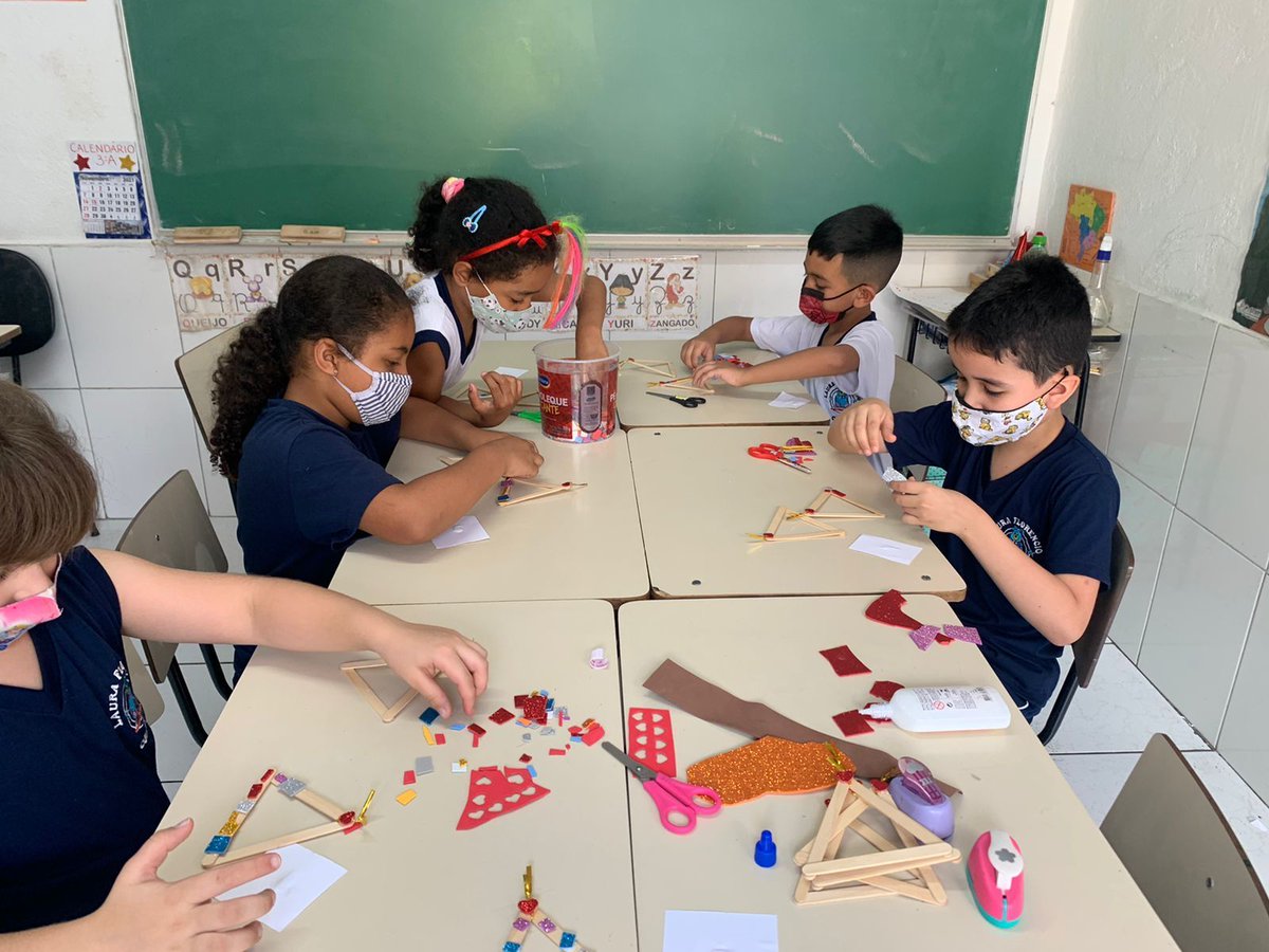 _lauraflorencio's tweet photo. Primeiro B - fazendo enfeite para o natal!

#colegiolauraflorencio #escola #educação #educacao #qualidade #ensinodequalidade #zn #kids #educacaoinfantil #fundamental1 #amor #carinho #vilamedeiros #vilagustavo #paradainglesa #santana #jardimsaopaulo #bercario #enfeite #natal https://t.co/veDPG6AoVe