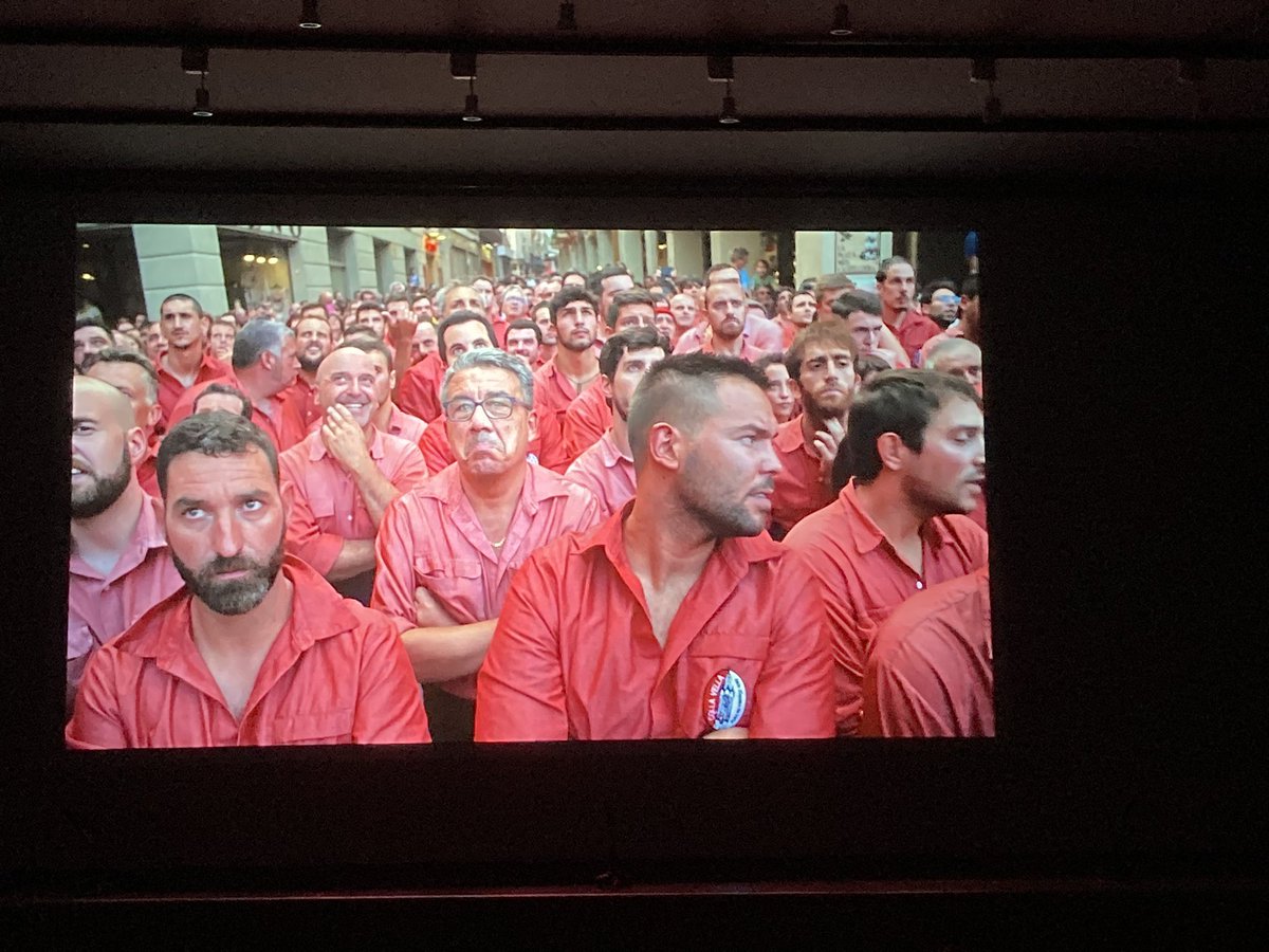 revistacastells's tweet photo. La segona jornada del #FestivalCinemaCastells comença amb la projecció de ‘Tocant el cel’, producció de @laxarxa. L’han presentat els seus creadors, @jordi_sacristan i @tonicomasv.
#castellers https://t.co/JqBbXxseba
