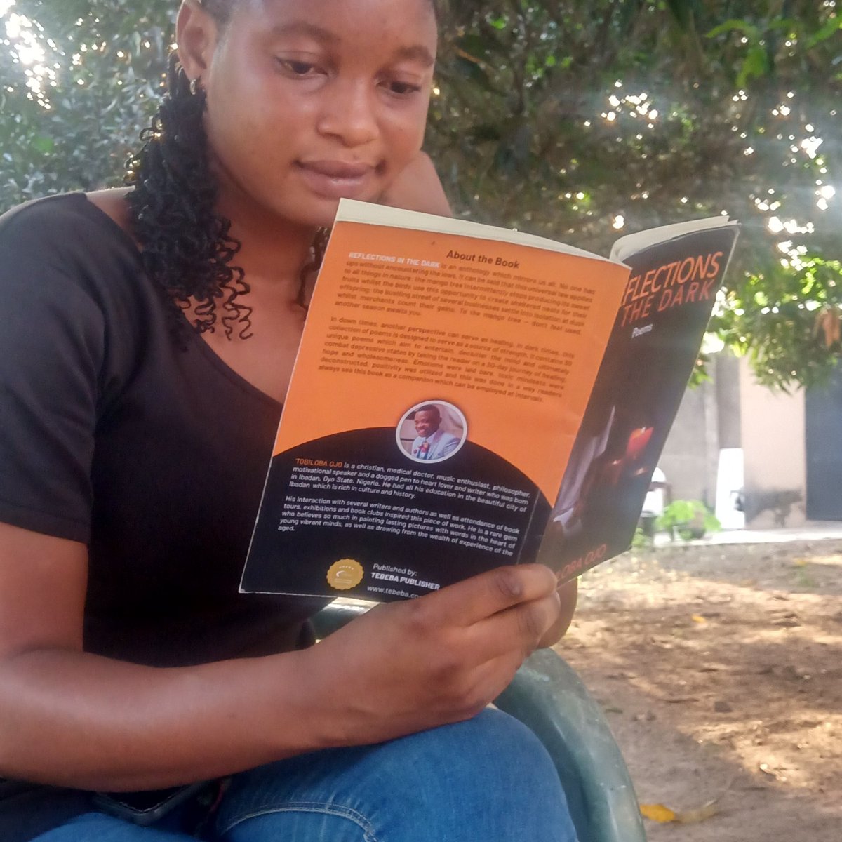 daddy_ojo's tweet photo. Here's a student who has Punctuality & Showing Up as her watchword.
Our discussion prompted me to ask which of my poems was her favourite.
#DaddyOjoRecommends
#ReflectionsInTheDark
#NewBook
#LinkInBio https://t.co/KaMgN54jni