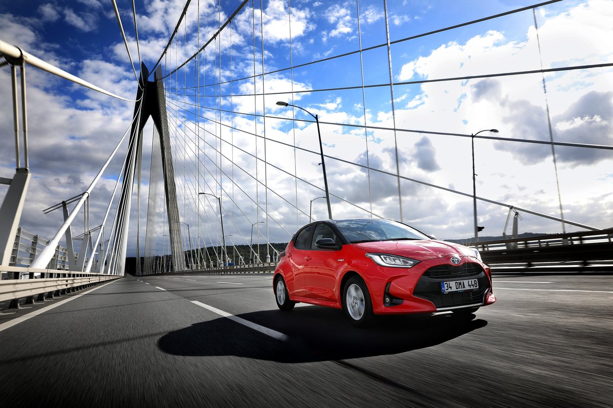 Tüm haftanın yorgunluğunu ve stresini atmak için hafta sonu planlarınızı şimdiden yaptığınızı düşünüyoruz. 😉 👌 #Toyota #ToyotaHybrid  #ToyotaYaris #YarisHybrid