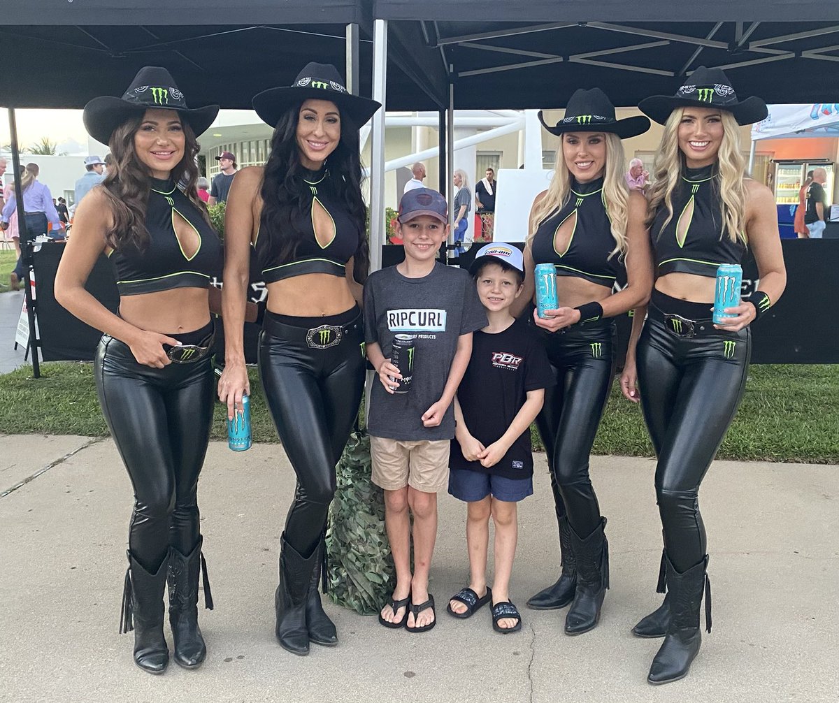 croppingki's tweet photo. Boys are off to a solid start ⁦⁦@PBR⁩  dads pretty excited too! https://t.co/sHyhKZHHFc