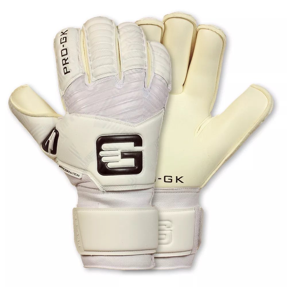PROGK's tweet photo. Extremely limited numbers left across our UK &amp; US stocks.

Grab yourself up to 70% off your PRO-GK 🧤’s

https://t.co/X2iuUoQoui 🧤👀

#BlackFriday #BlackFridaySale #goalkeeper #goalkeeping #goalkeepers #gku #gkunion #progk #PROGKNATION #sale #BlackFridayEvent https://t.co/2TuRdOwPAF
