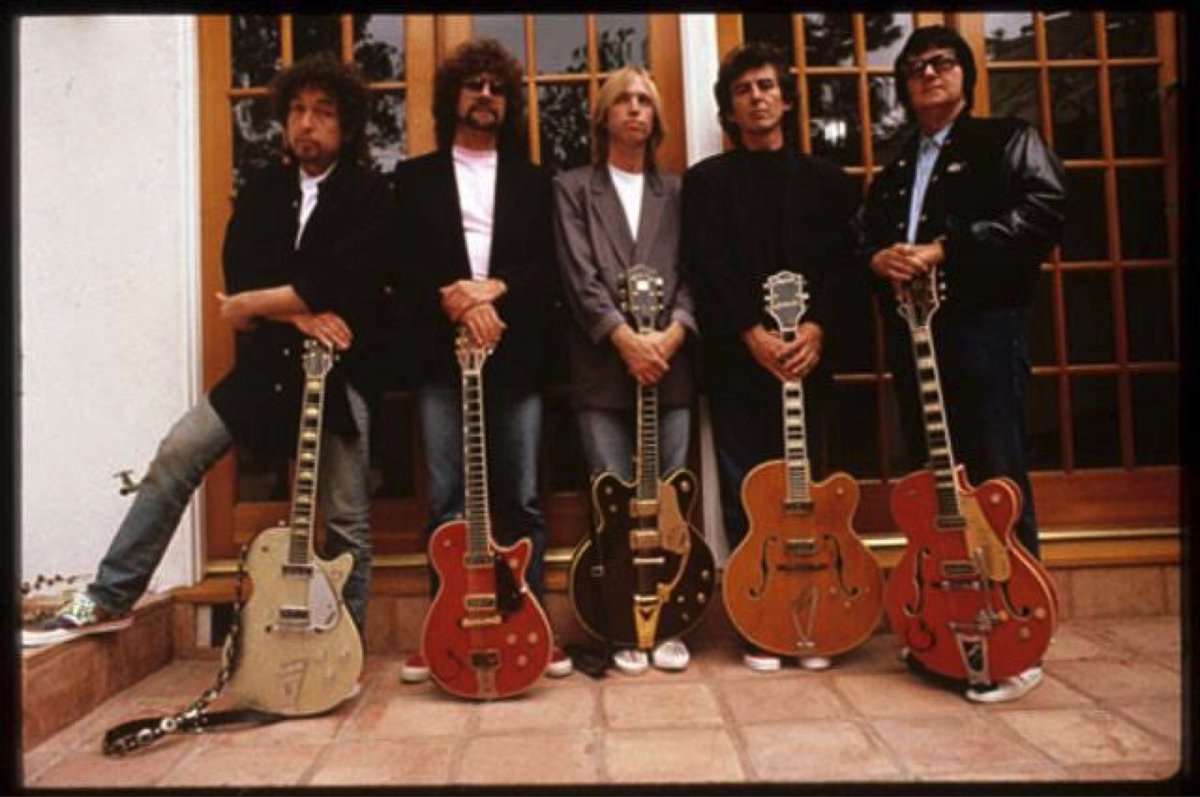 お疲れさまでした
#NationalElectricGuitarDay
#ElectricGuitarDay
#TheTravelingWilburys

The Traveling Wilburys - Handle With Care (Official Video) youtu.be/1o4s1KVJaVA