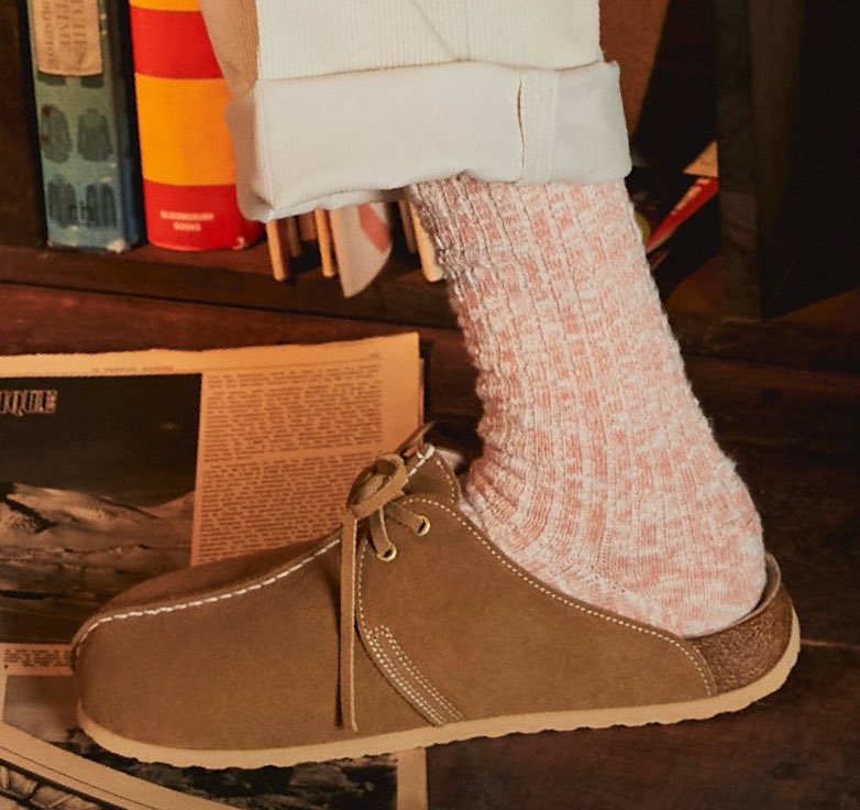 cesstwt_'s tweet photo. My mans socks is literally like a peeled orange 😭 https://t.co/wYb03cbUr5